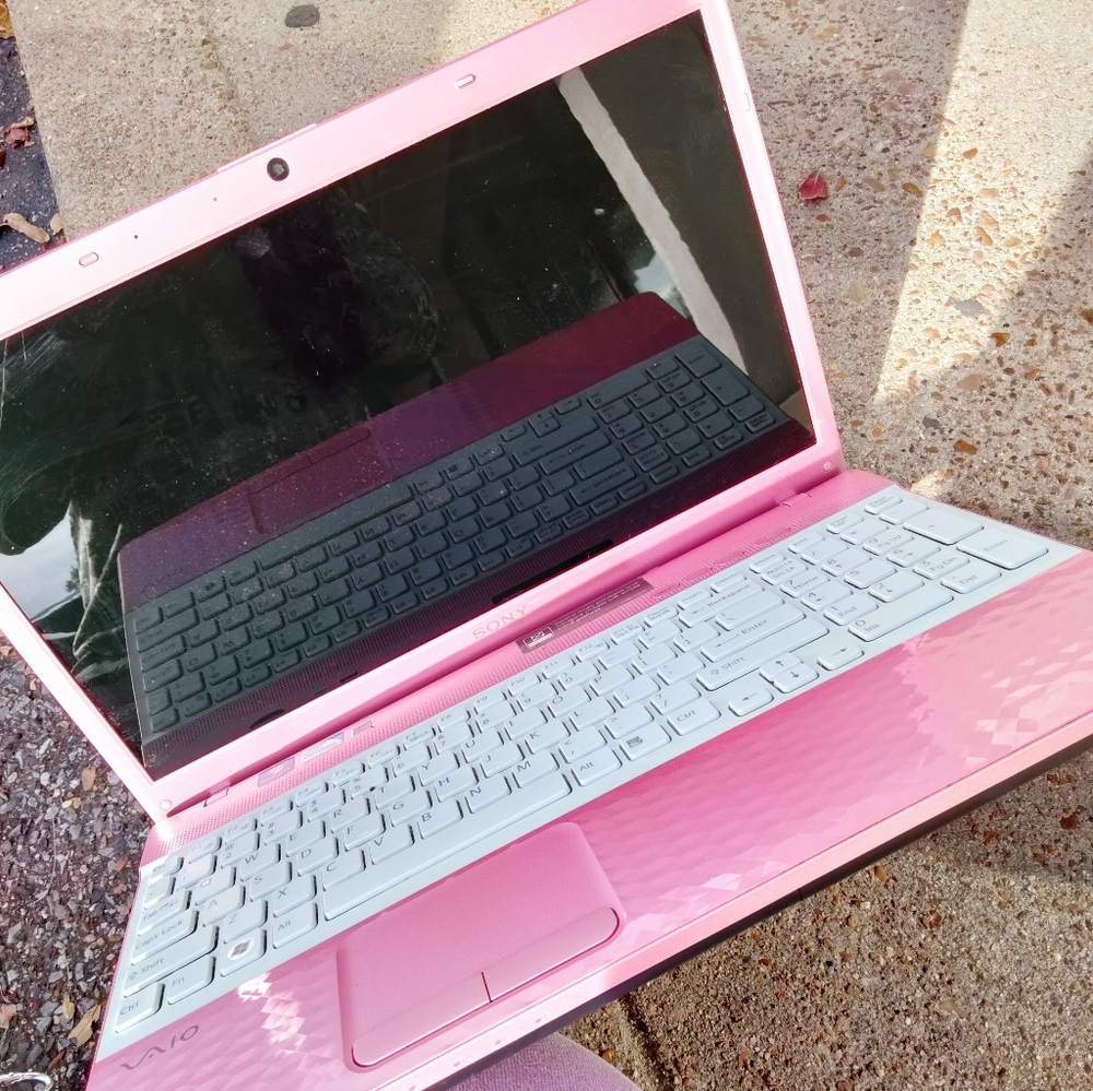 Sony Vizio labtop hardly used pink& white
